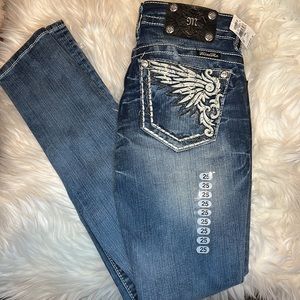 NEWW!! 🥳 Skinny Miss Me jeans Mid-rise; Size 25 🤍 Purchased from Cavender’s 😍